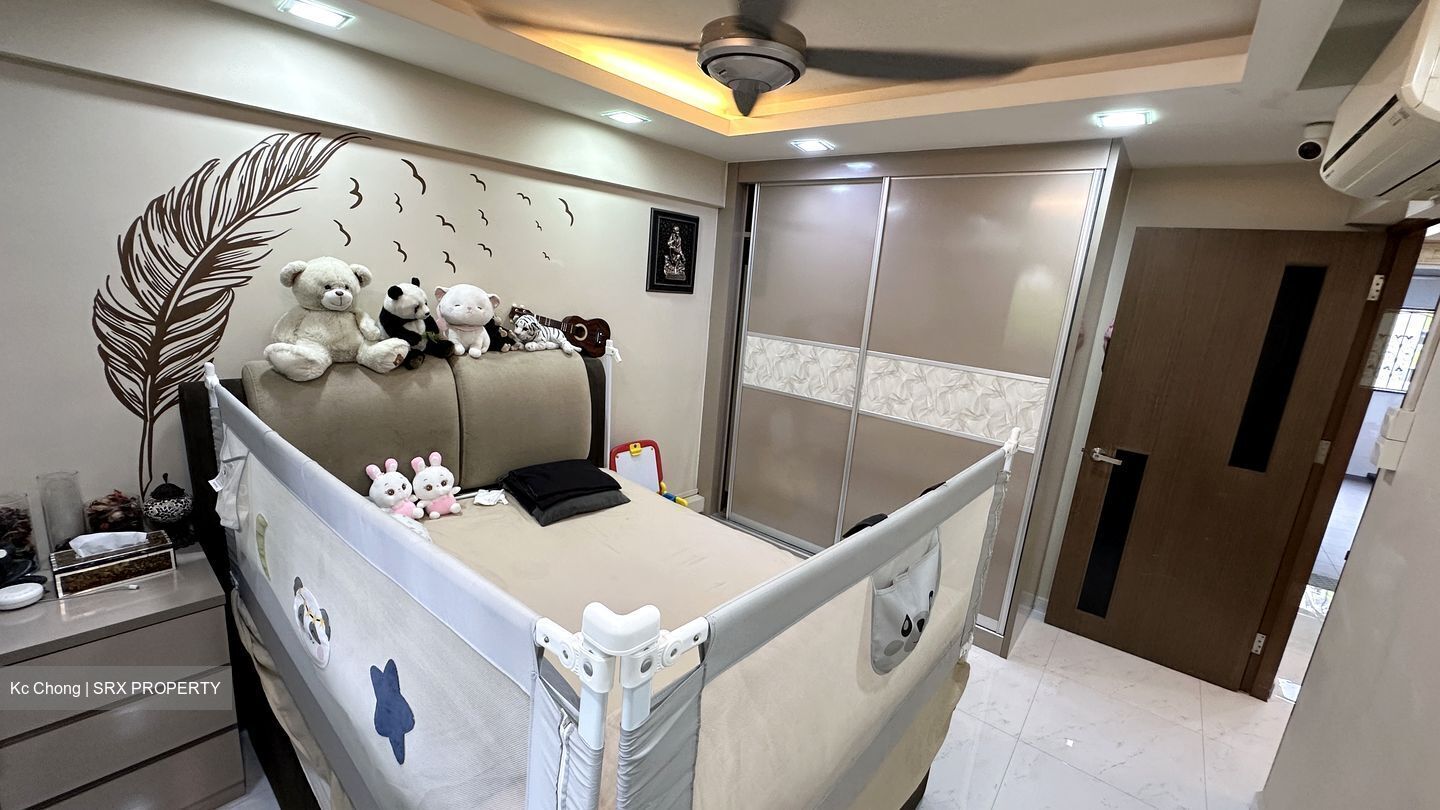 Blk 241 Jurong East Street 24 (Jurong East), HDB 3 Rooms #579047421